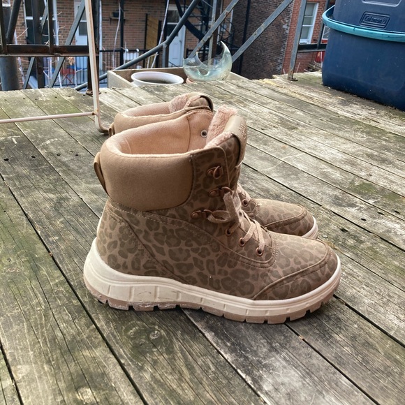 Roxy Leopard Print Winter Shoes - Picture 2 of 7